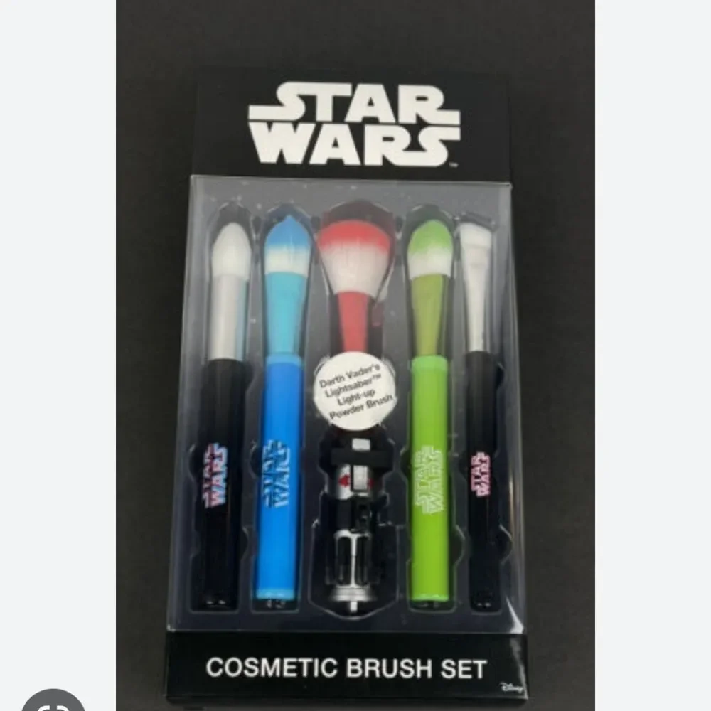 Taste Beauty Disney Star Wars Light-Up Lightsaber‎ Cosmetic Brush Set